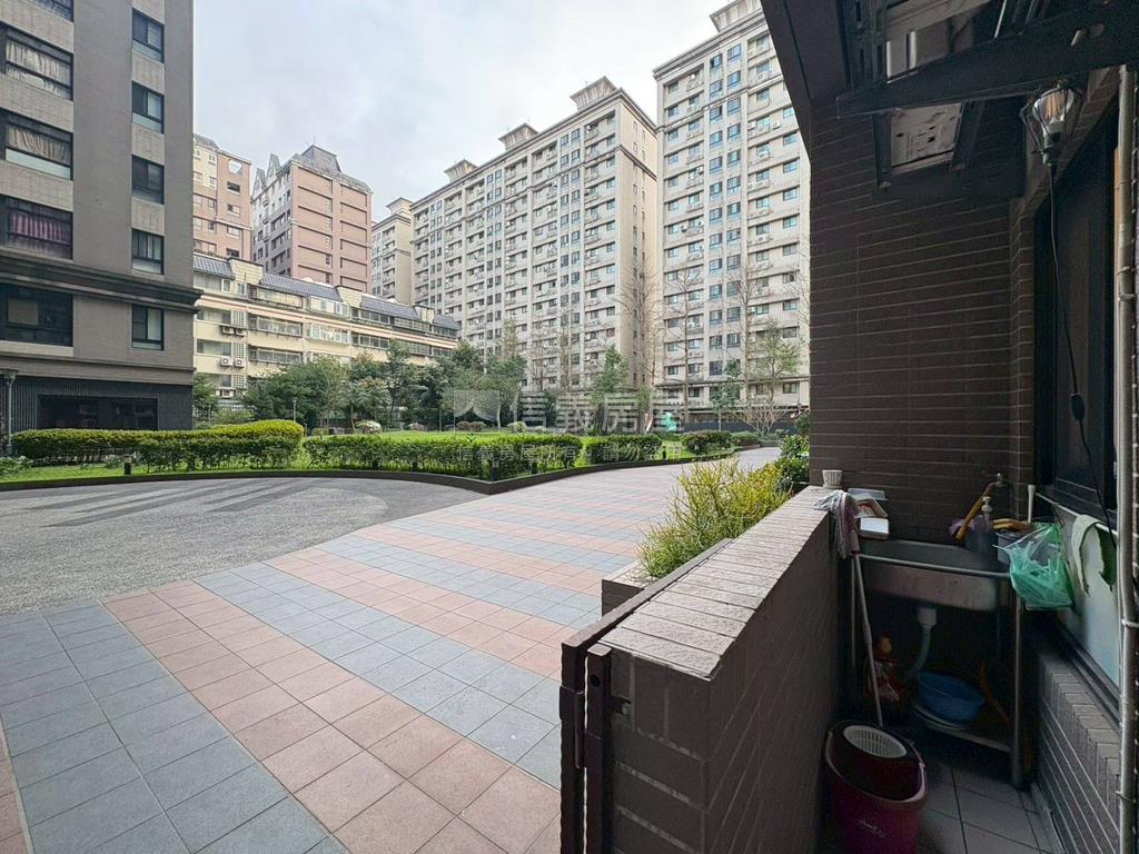 捷運補習班店面房屋室內格局與周邊環境