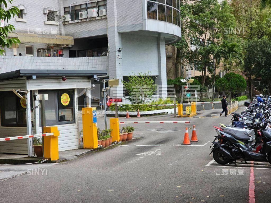 萬芳大樓整層７７２坪收租房屋室內格局與周邊環境