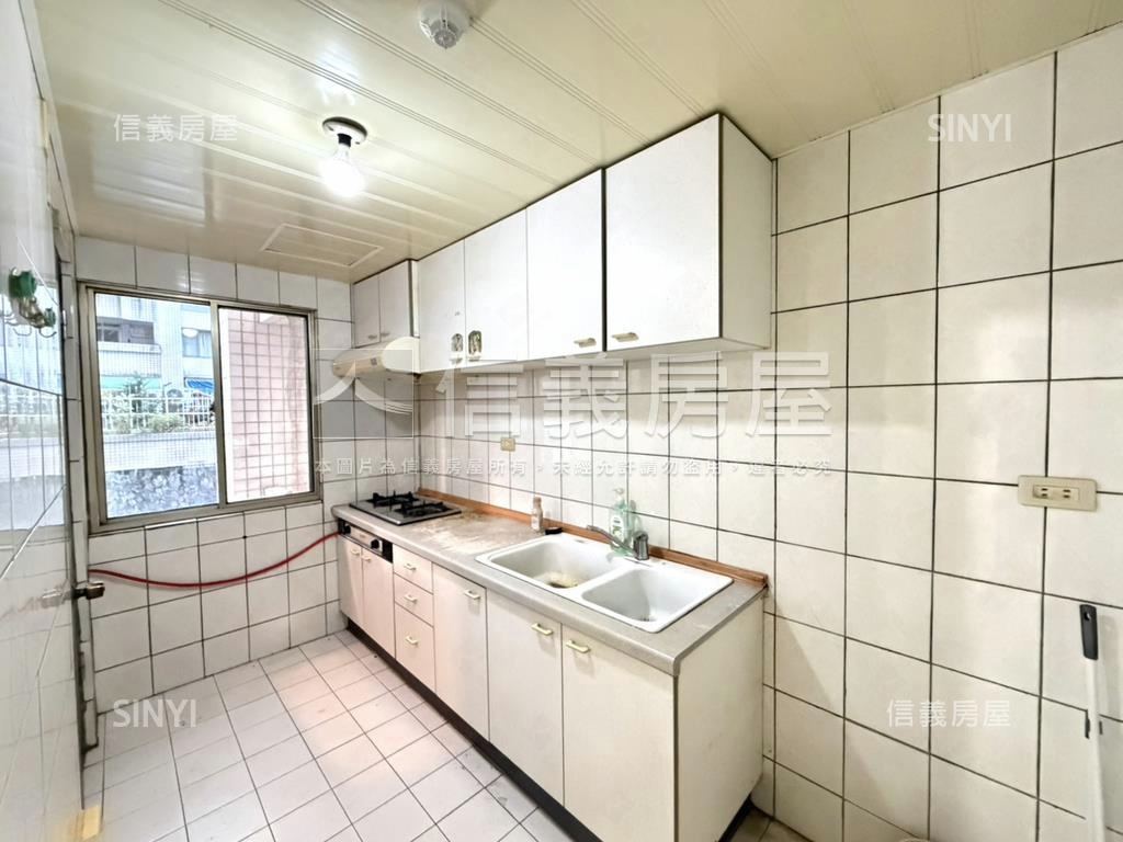 安祥山莊方正３房房屋室內格局與周邊環境