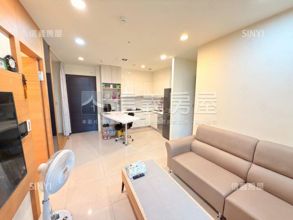 雲世紀稀有高樓２＋１房房屋室內格局與周邊環境