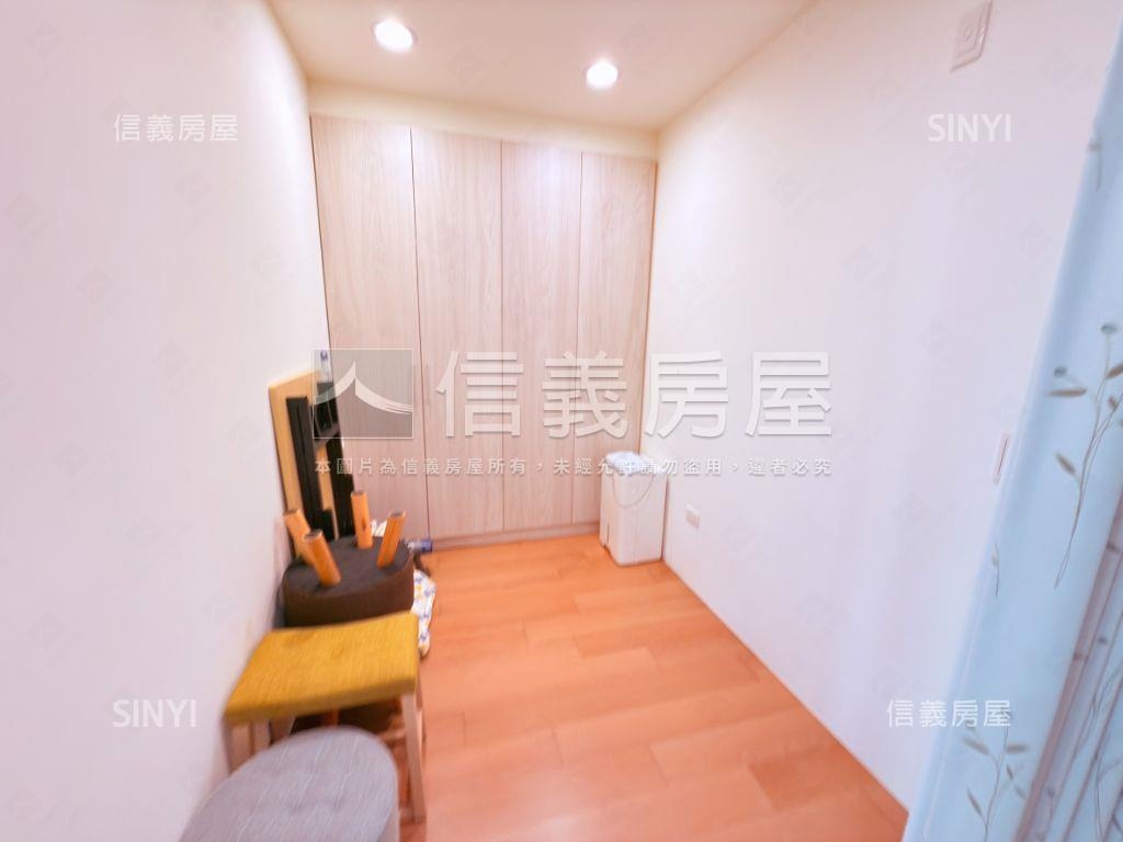 雲世紀稀有高樓２＋１房房屋室內格局與周邊環境