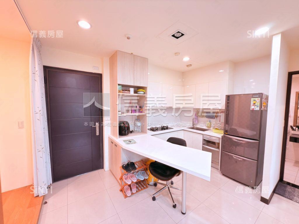 雲世紀稀有高樓２＋１房房屋室內格局與周邊環境