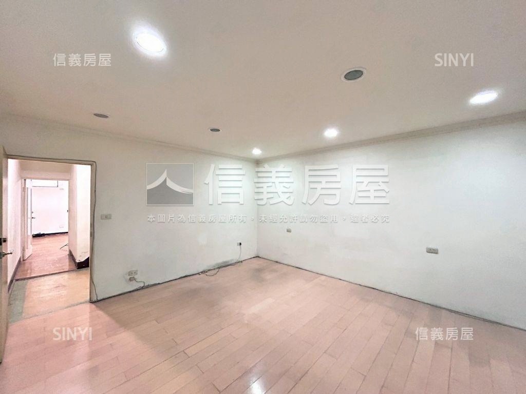 近漢口國中車庫美透天房屋室內格局與周邊環境