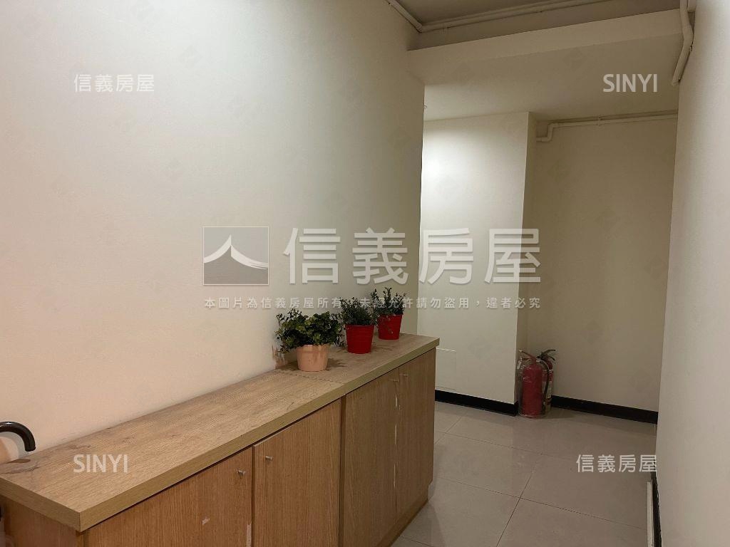 忠孝巨蛋隔套房收租頂加房屋室內格局與周邊環境