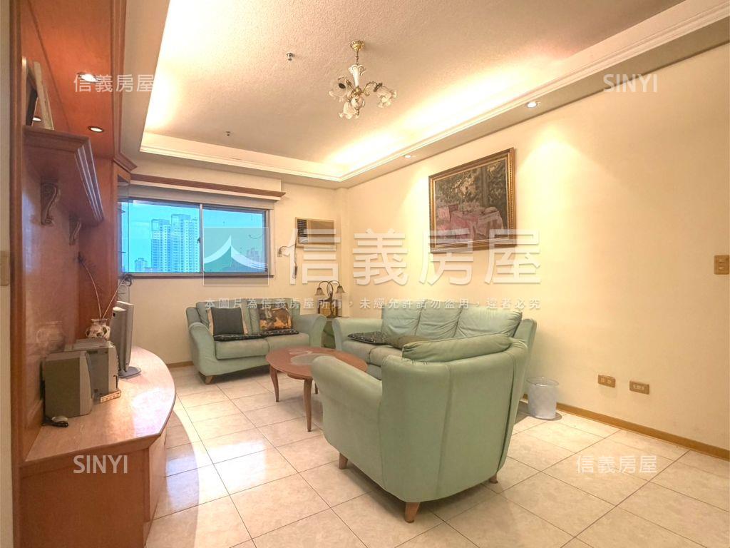 夢皇家近高醫三房車位房屋室內格局與周邊環境