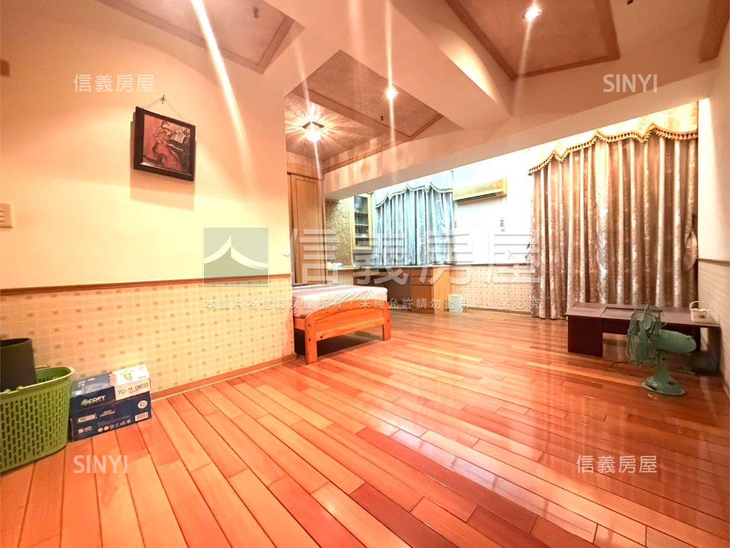 夢皇家近高醫三房車位房屋室內格局與周邊環境