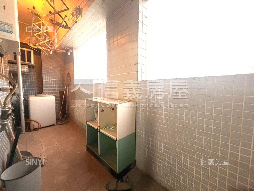 夢皇家近高醫三房車位房屋室內格局與周邊環境