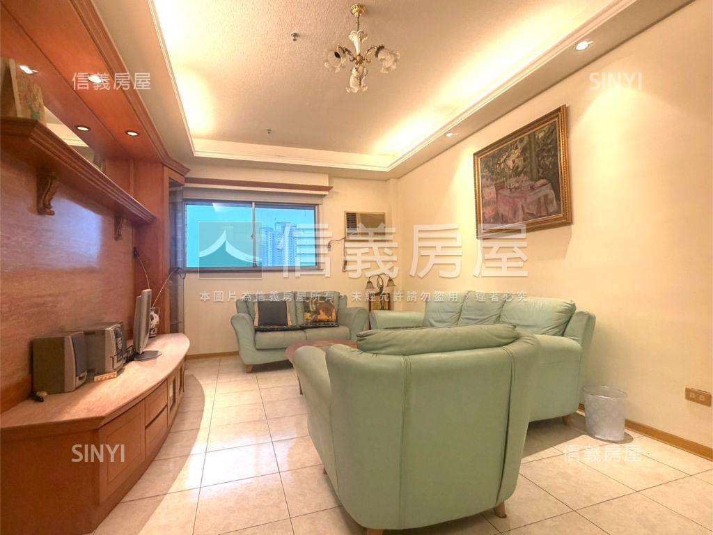 夢皇家近高醫三房車位房屋室內格局與周邊環境