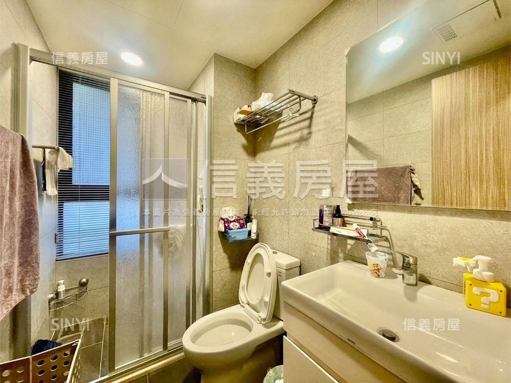 鴻柏織光美裝潢兩房平車房屋室內格局與周邊環境