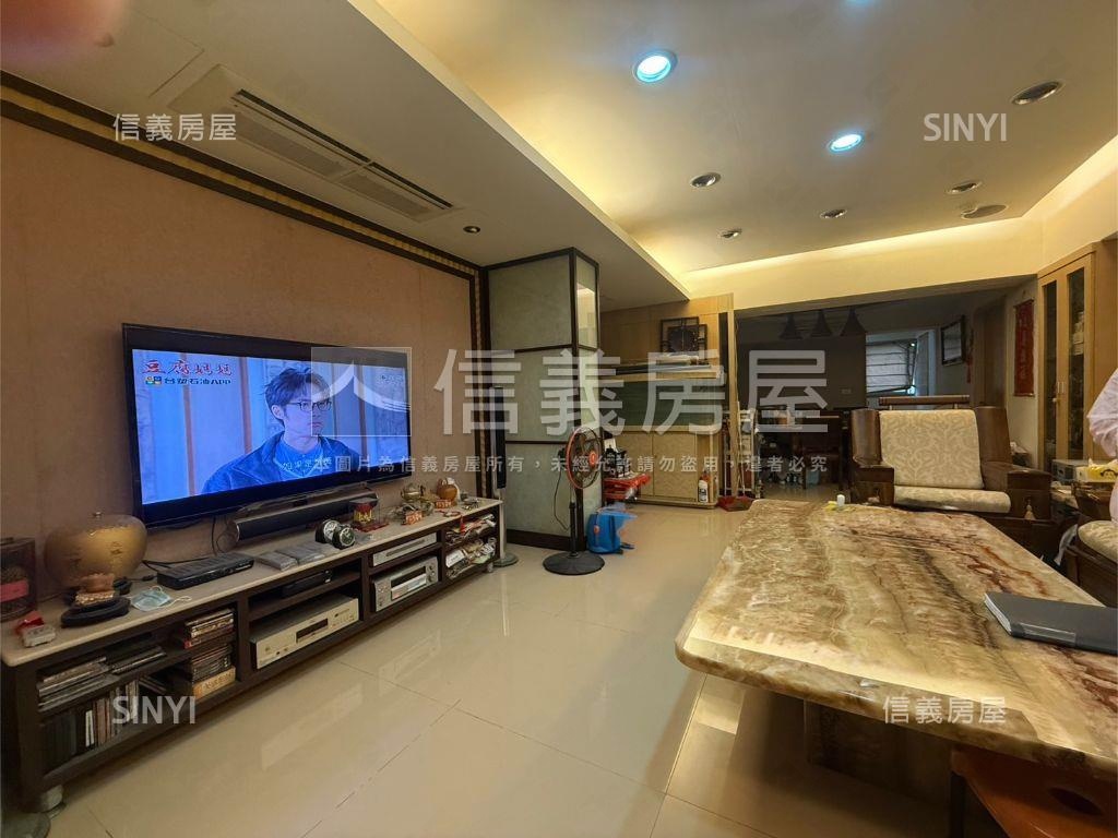 麒麟五房平面車位房屋室內格局與周邊環境