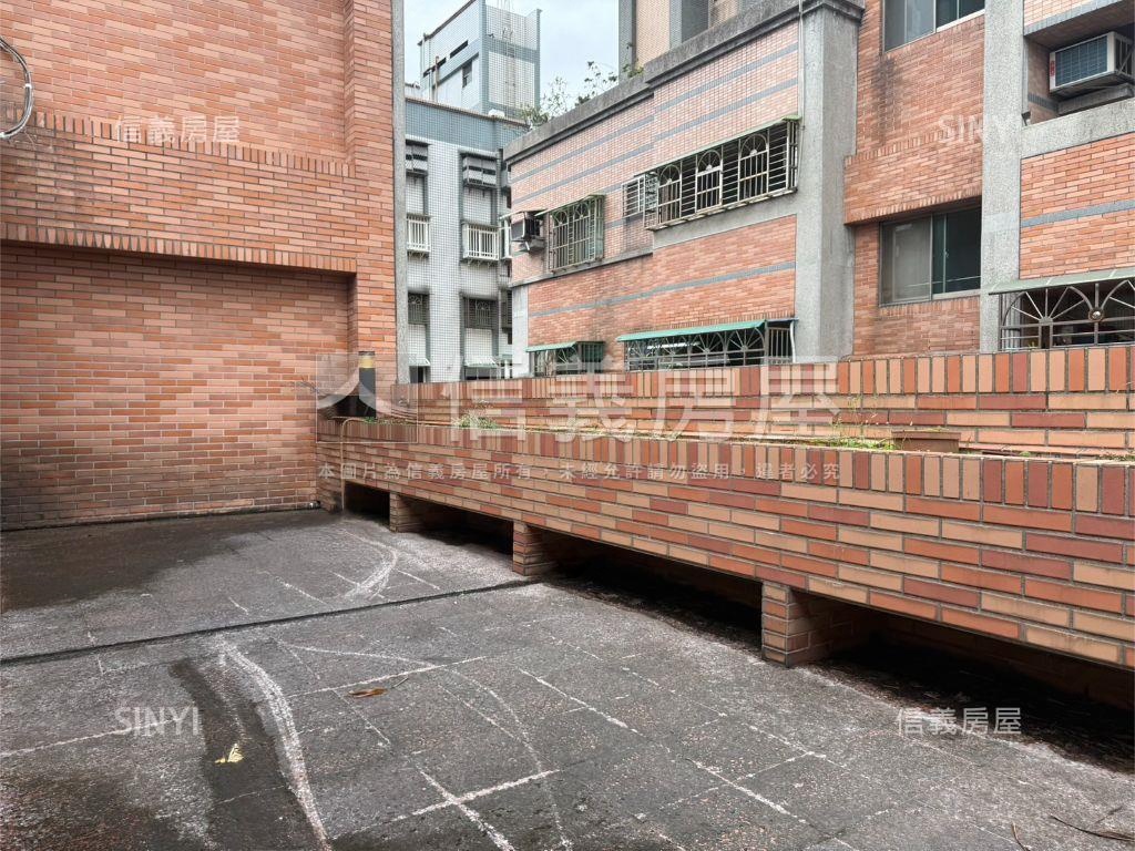 麒麟五房平面車位房屋室內格局與周邊環境