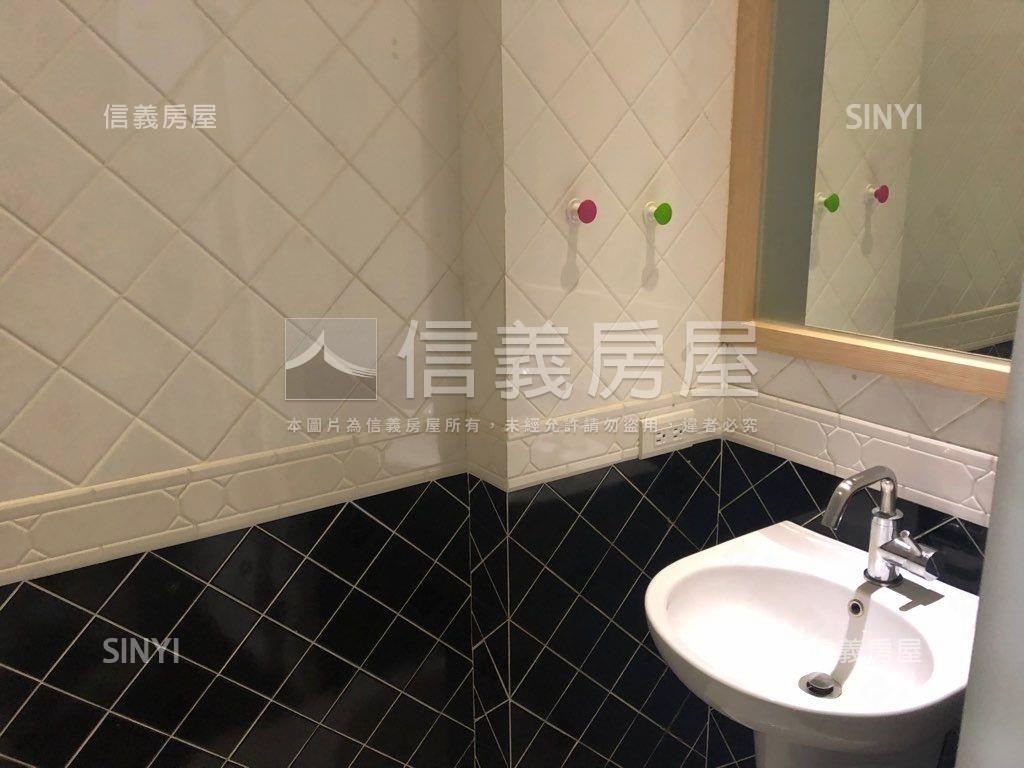 民生雅致質感金店面房屋室內格局與周邊環境