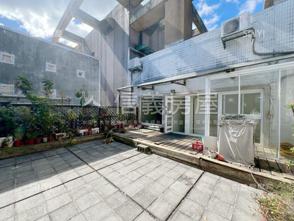 青年守則四房三衛平面車位房屋室內格局與周邊環境