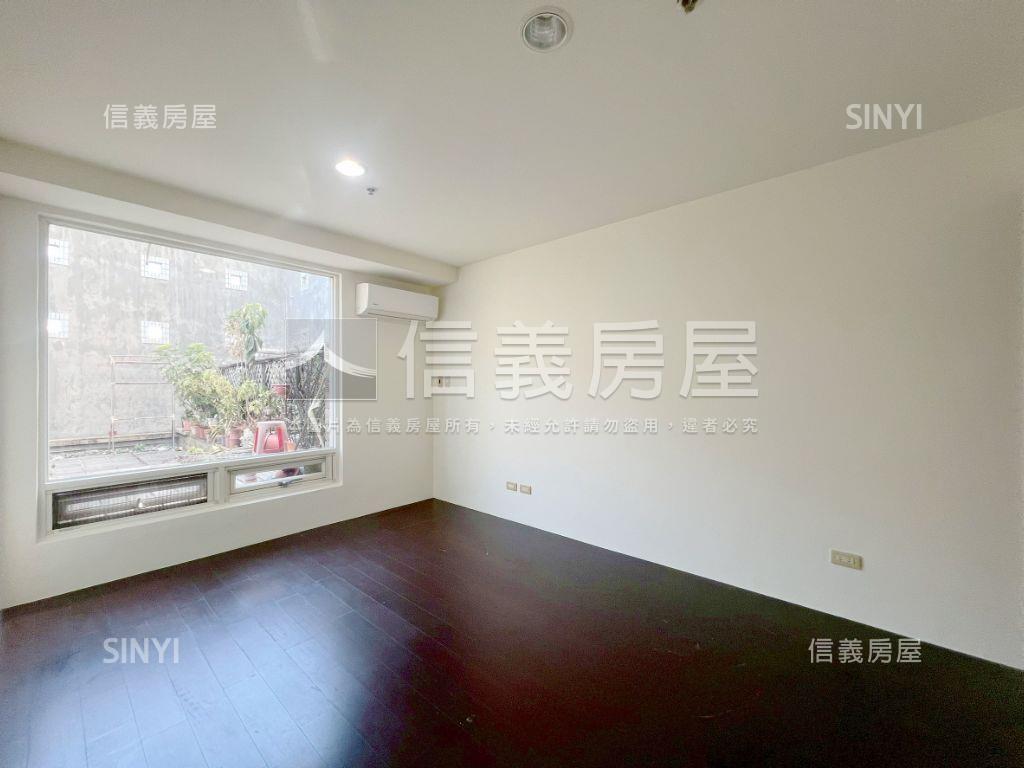 青年守則四房三衛平面車位房屋室內格局與周邊環境