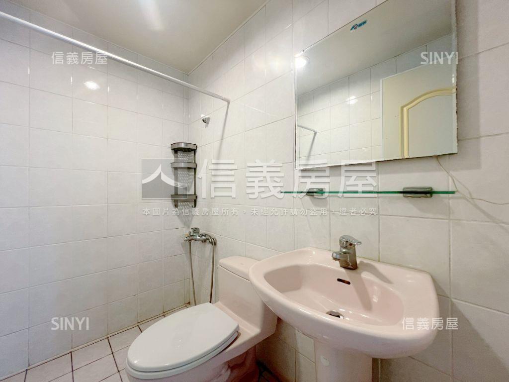 青年守則四房三衛平面車位房屋室內格局與周邊環境