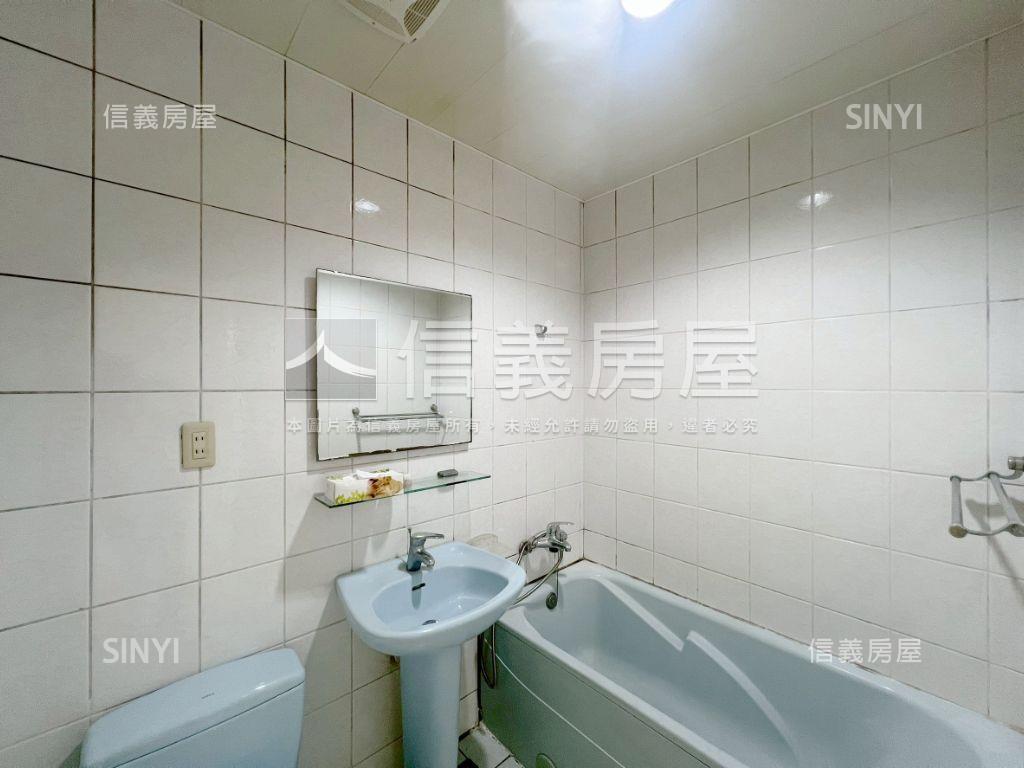 青年守則四房三衛平面車位房屋室內格局與周邊環境