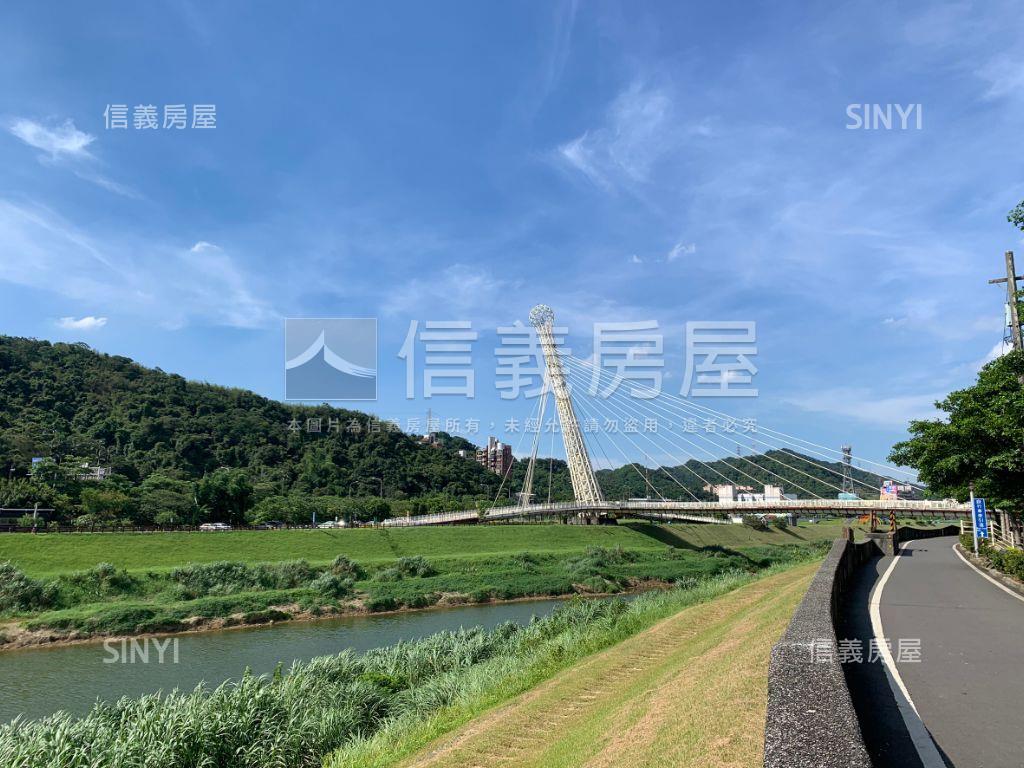 青年守則四房三衛平面車位房屋室內格局與周邊環境