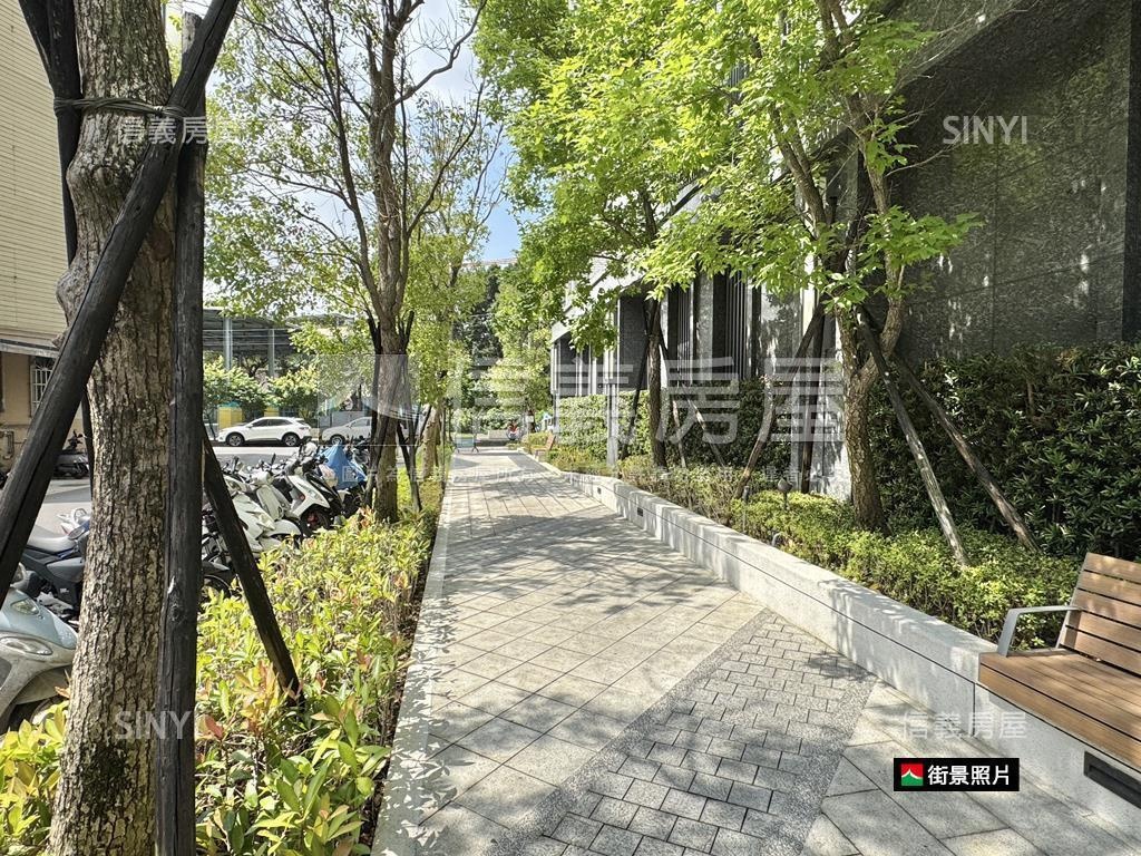 近文修公園附車位小豪宅房屋室內格局與周邊環境