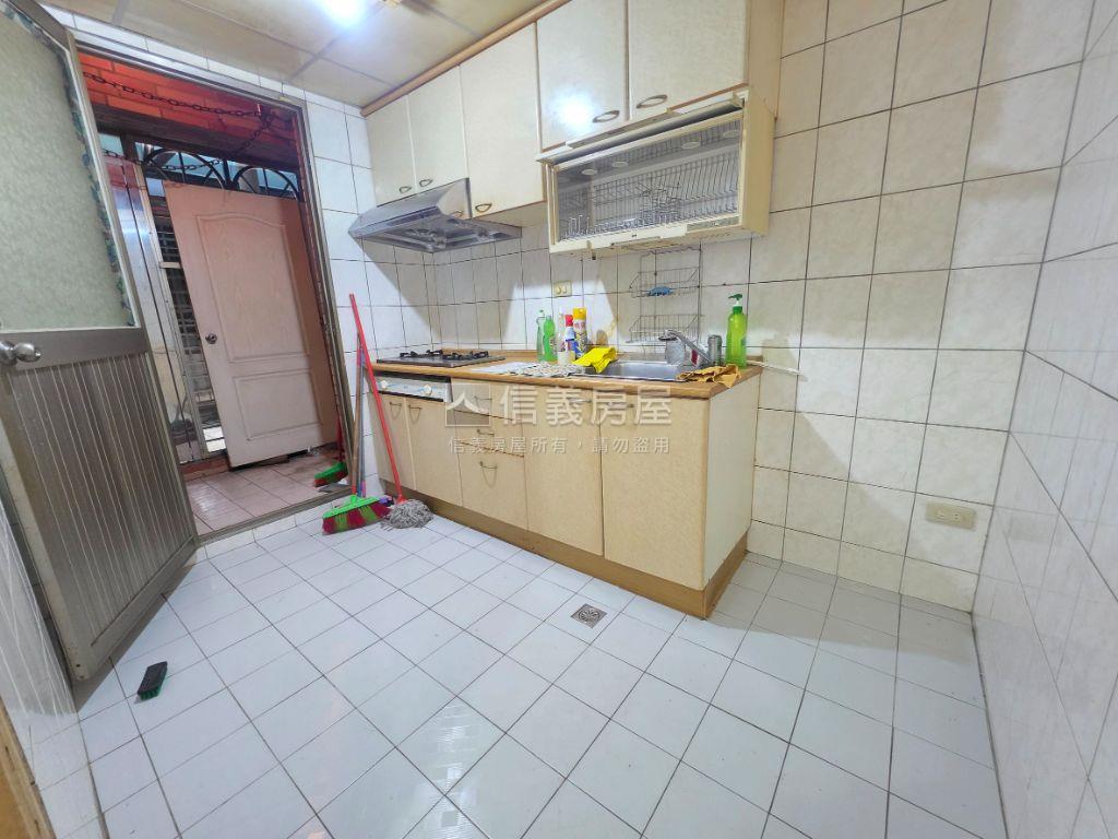 稀有七張捷運靜巷美一樓房屋室內格局與周邊環境