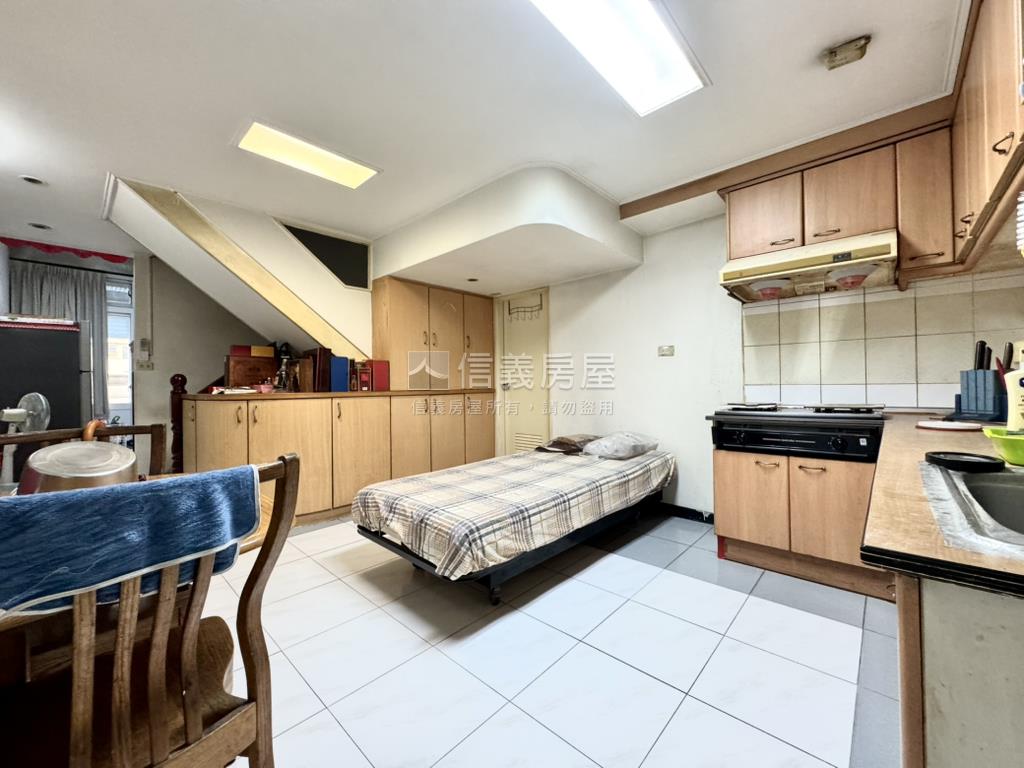 近十三期稀有店住房屋室內格局與周邊環境