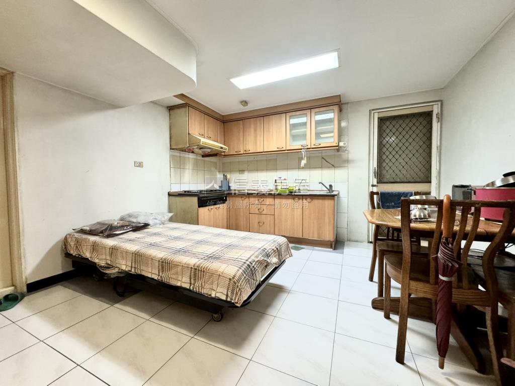 近十三期稀有店住房屋室內格局與周邊環境