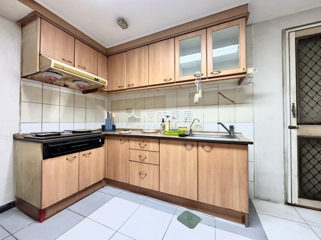 近十三期稀有店住房屋室內格局與周邊環境