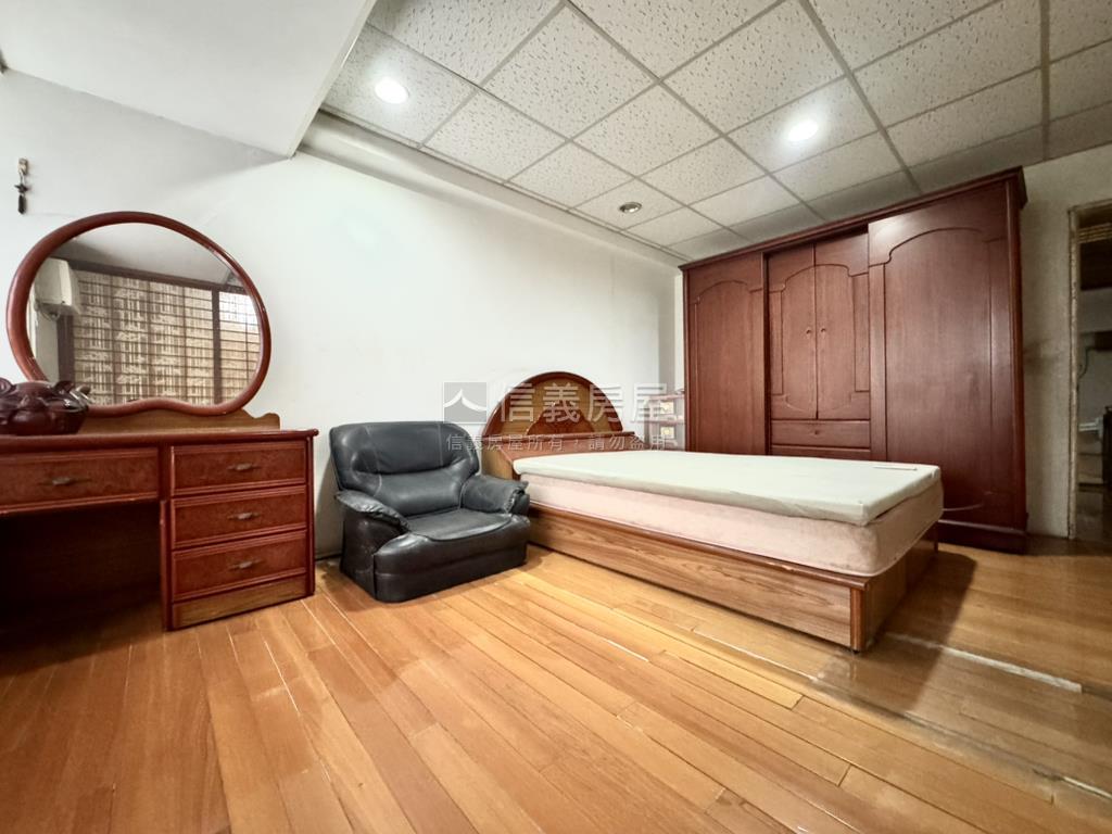 近十三期稀有店住房屋室內格局與周邊環境