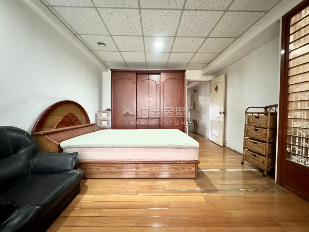 近十三期稀有店住房屋室內格局與周邊環境