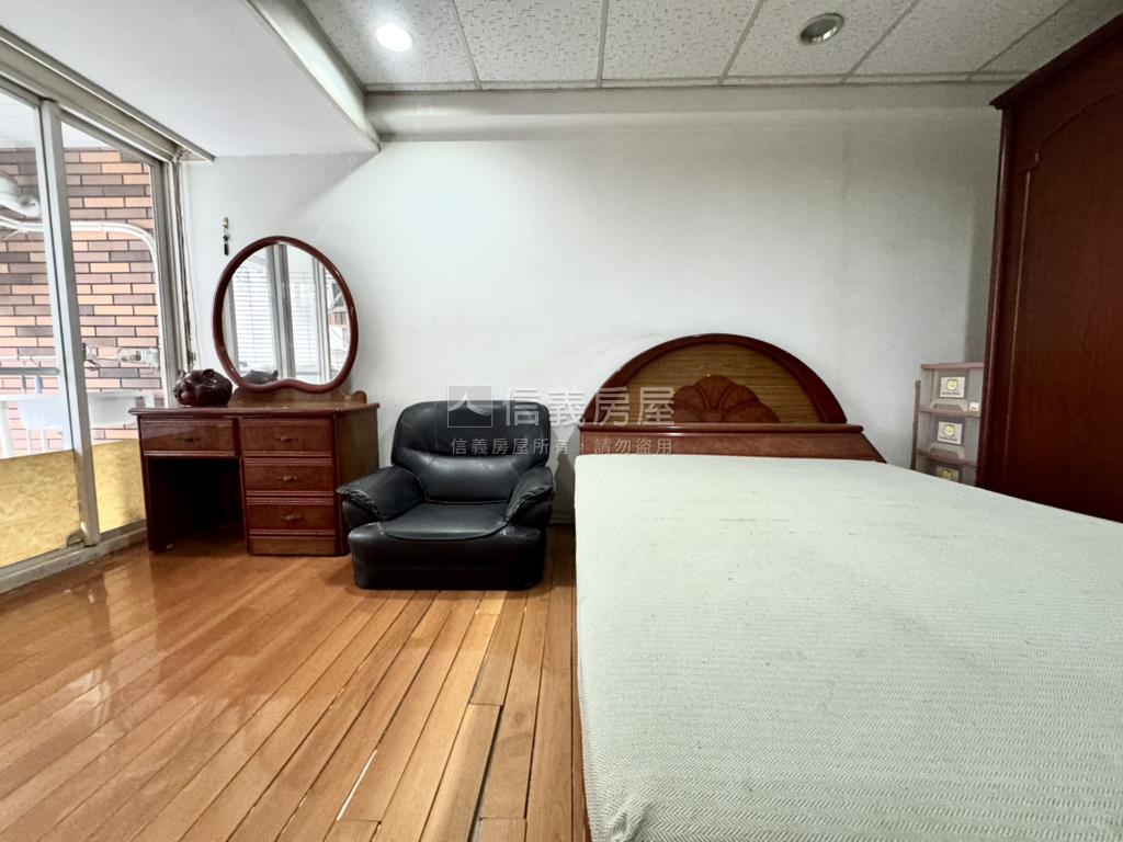 近十三期稀有店住房屋室內格局與周邊環境