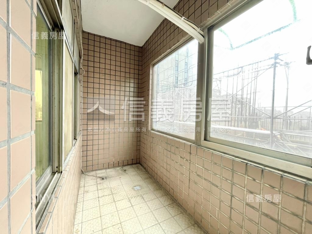 重慶北路帝景玻璃帷幕辦公房屋室內格局與周邊環境