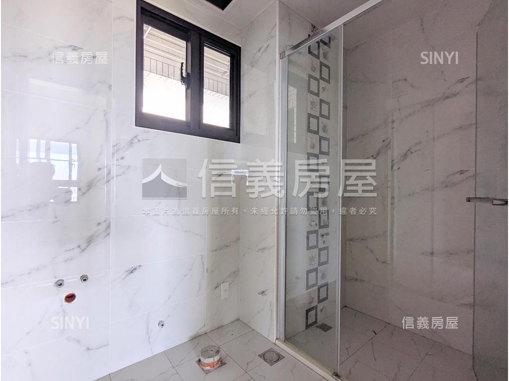 高樓層景觀大坪數半毛胚屋房屋室內格局與周邊環境