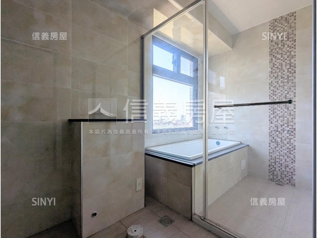 高樓層景觀大坪數半毛胚屋房屋室內格局與周邊環境