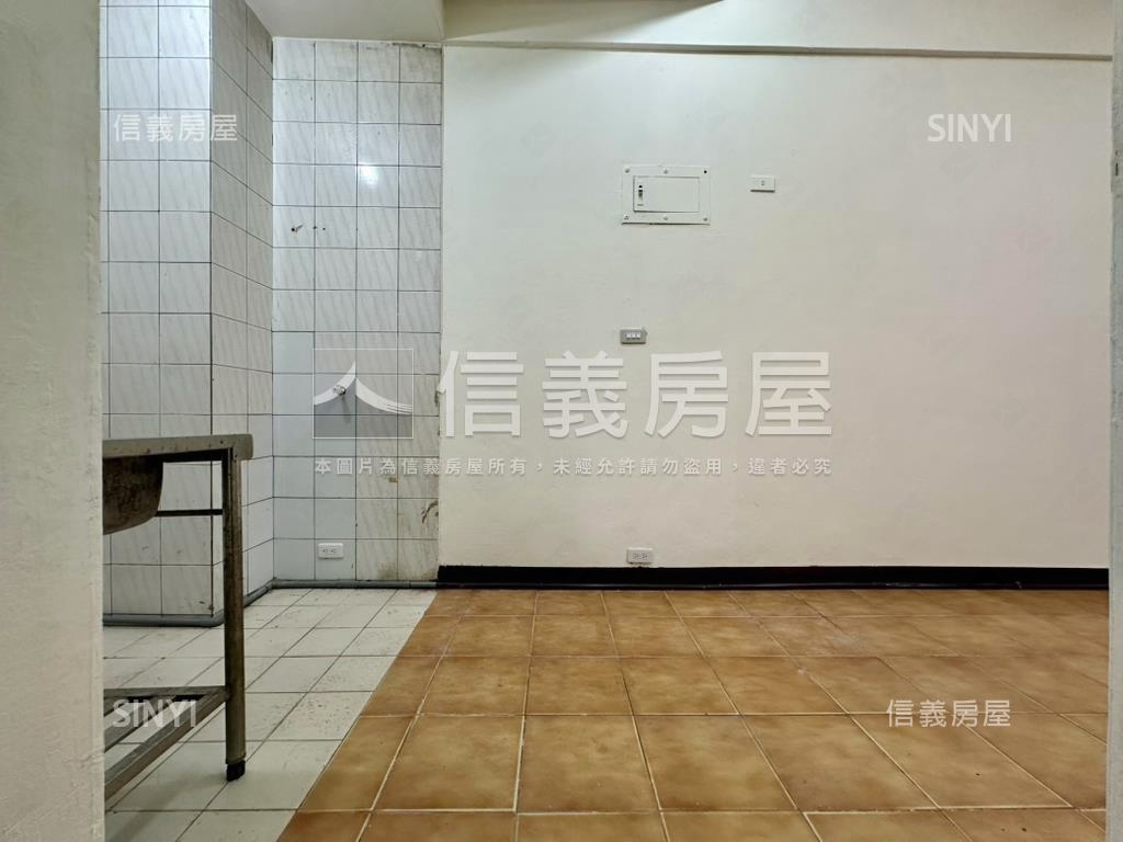 樟樹灣低總價極品店面房屋室內格局與周邊環境