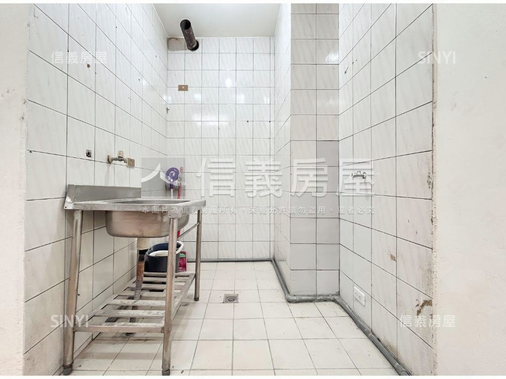 樟樹灣低總價極品店面房屋室內格局與周邊環境