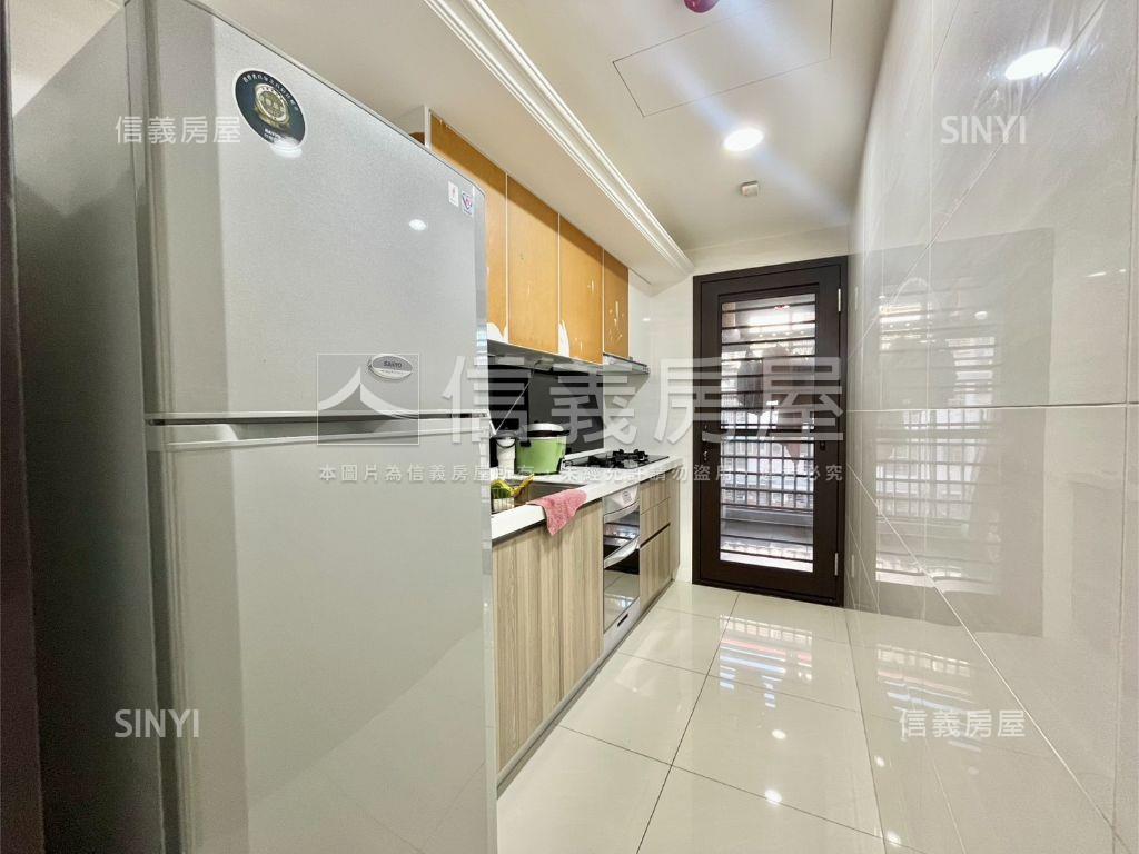 耀文心近捷運三房平面車位房屋室內格局與周邊環境