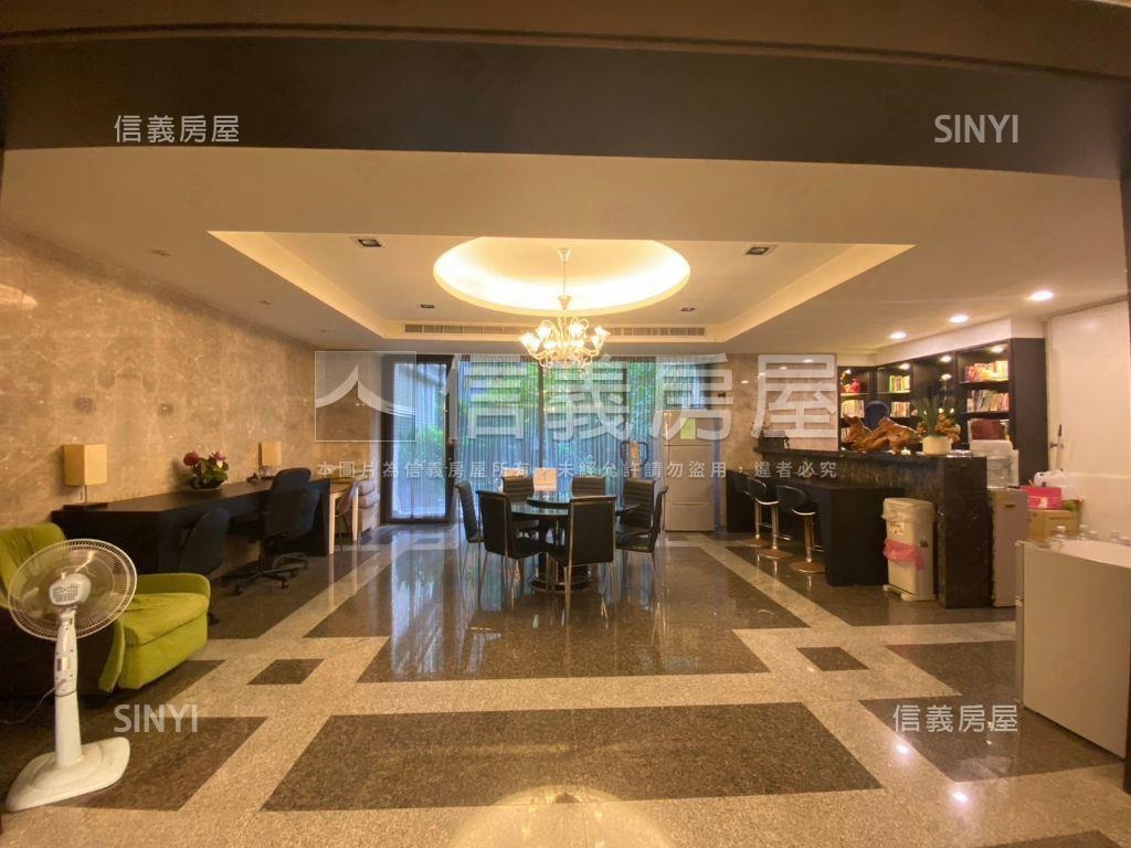 時尚之星後棟美居獨立車位房屋室內格局與周邊環境