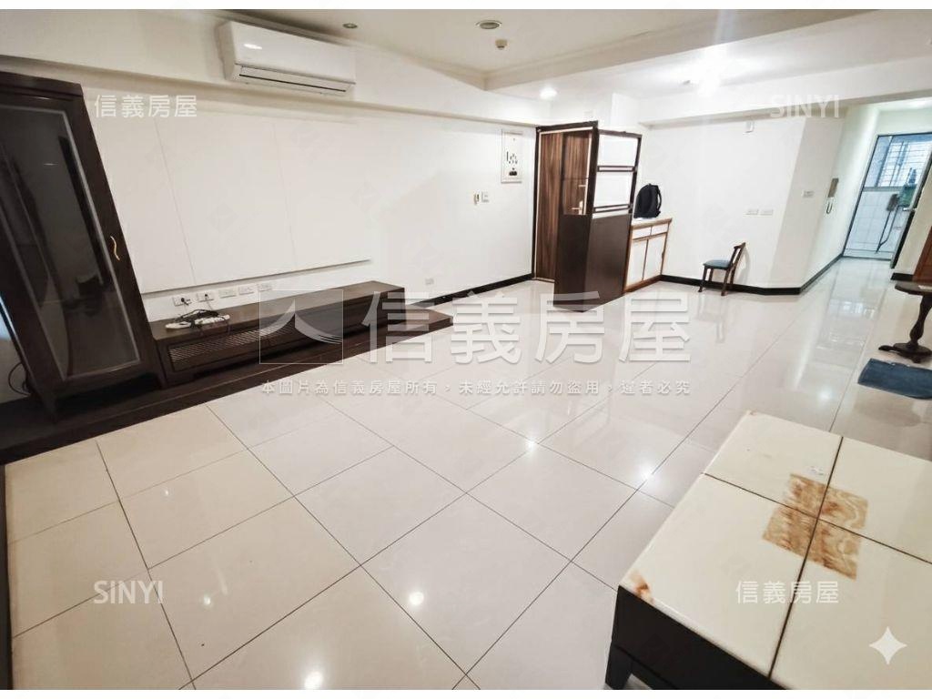 ＳＲＣ小西華三房車位房屋室內格局與周邊環境