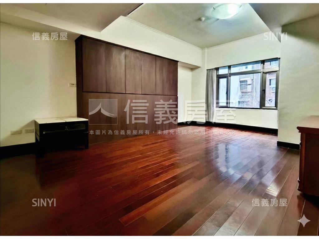 ＳＲＣ小西華三房車位房屋室內格局與周邊環境