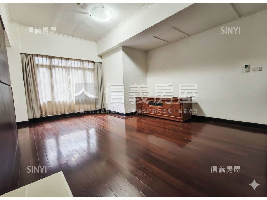 ＳＲＣ小西華三房車位房屋室內格局與周邊環境