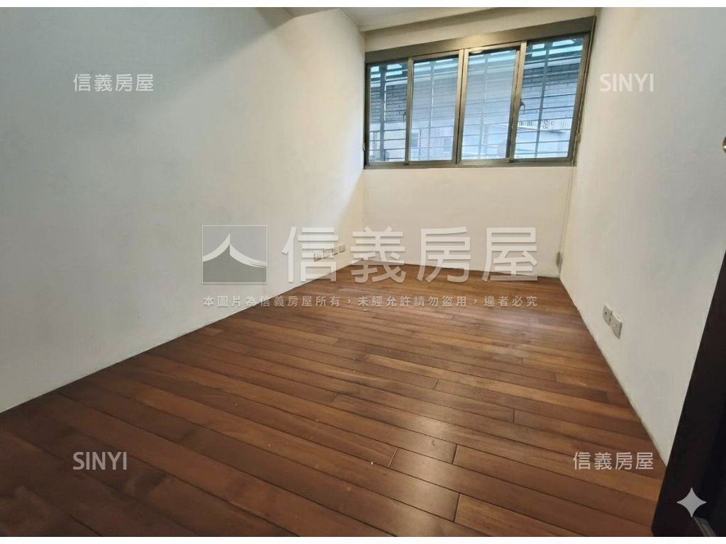 ＳＲＣ小西華三房車位房屋室內格局與周邊環境