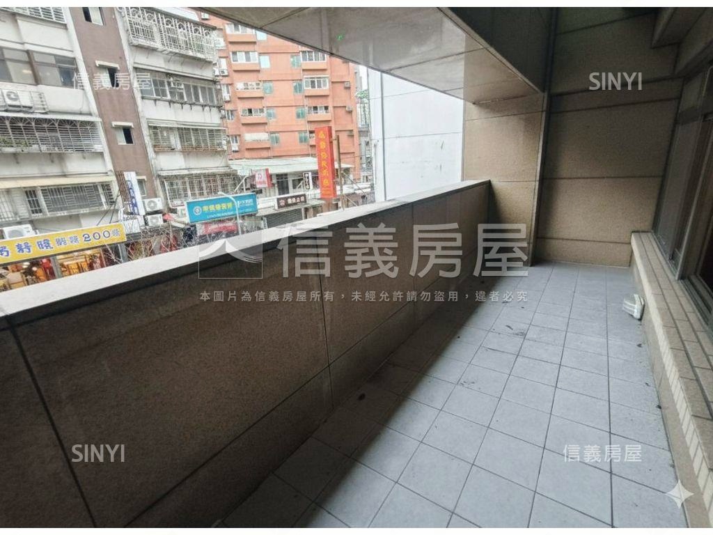 ＳＲＣ小西華三房車位房屋室內格局與周邊環境