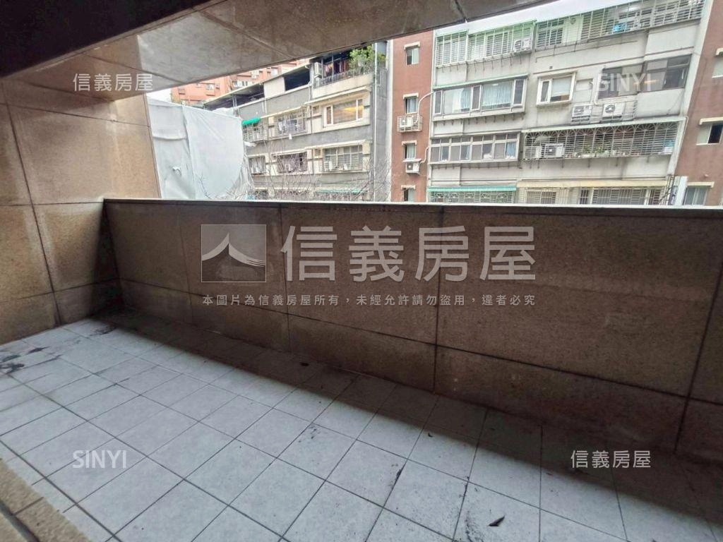 ＳＲＣ小西華三房車位房屋室內格局與周邊環境