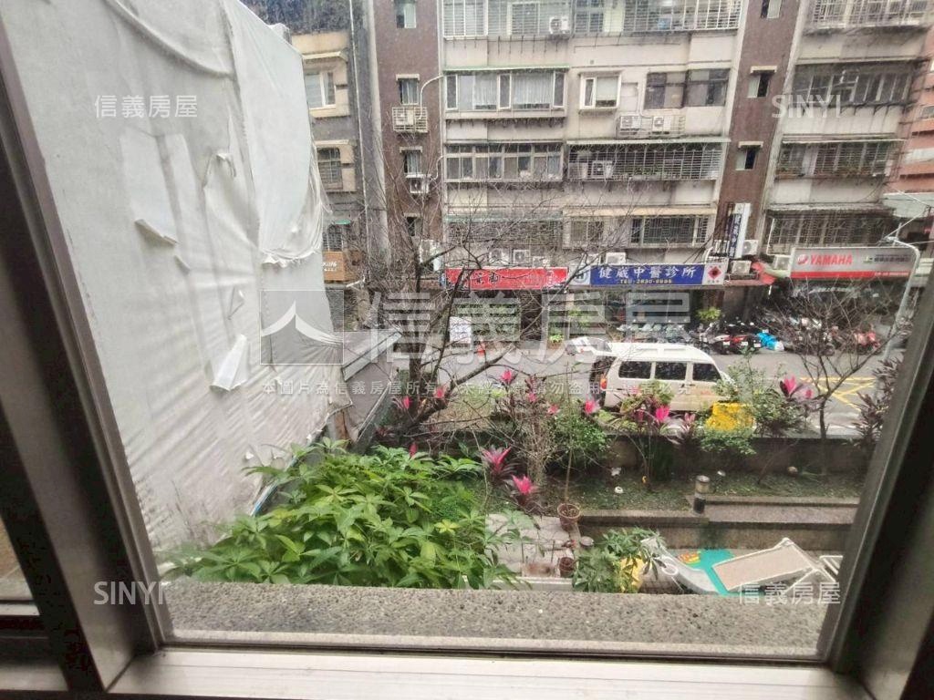 ＳＲＣ小西華三房車位房屋室內格局與周邊環境