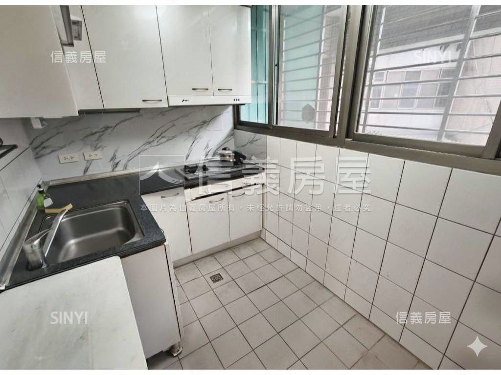 ＳＲＣ小西華三房車位房屋室內格局與周邊環境