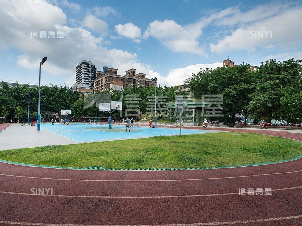 英倫公園全新完工兩房車位房屋室內格局與周邊環境