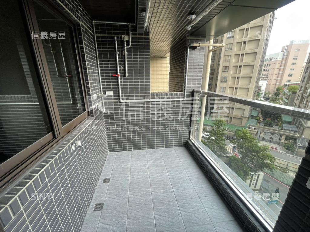 英倫公園全新完工兩房車位房屋室內格局與周邊環境