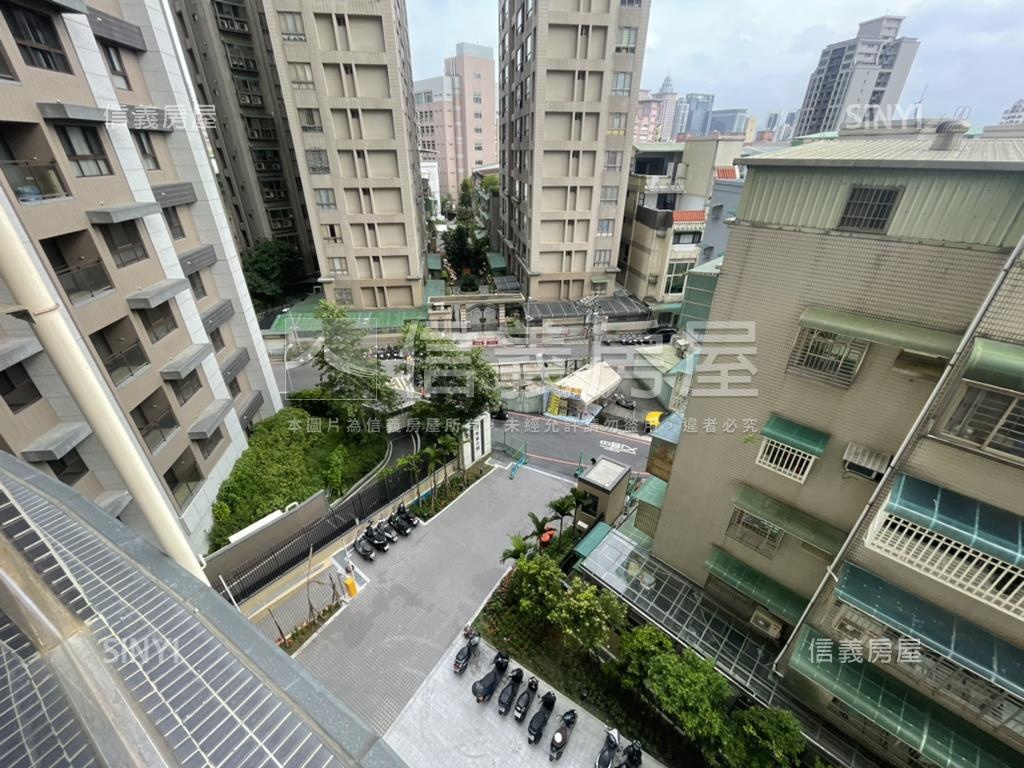 英倫公園全新完工兩房車位房屋室內格局與周邊環境