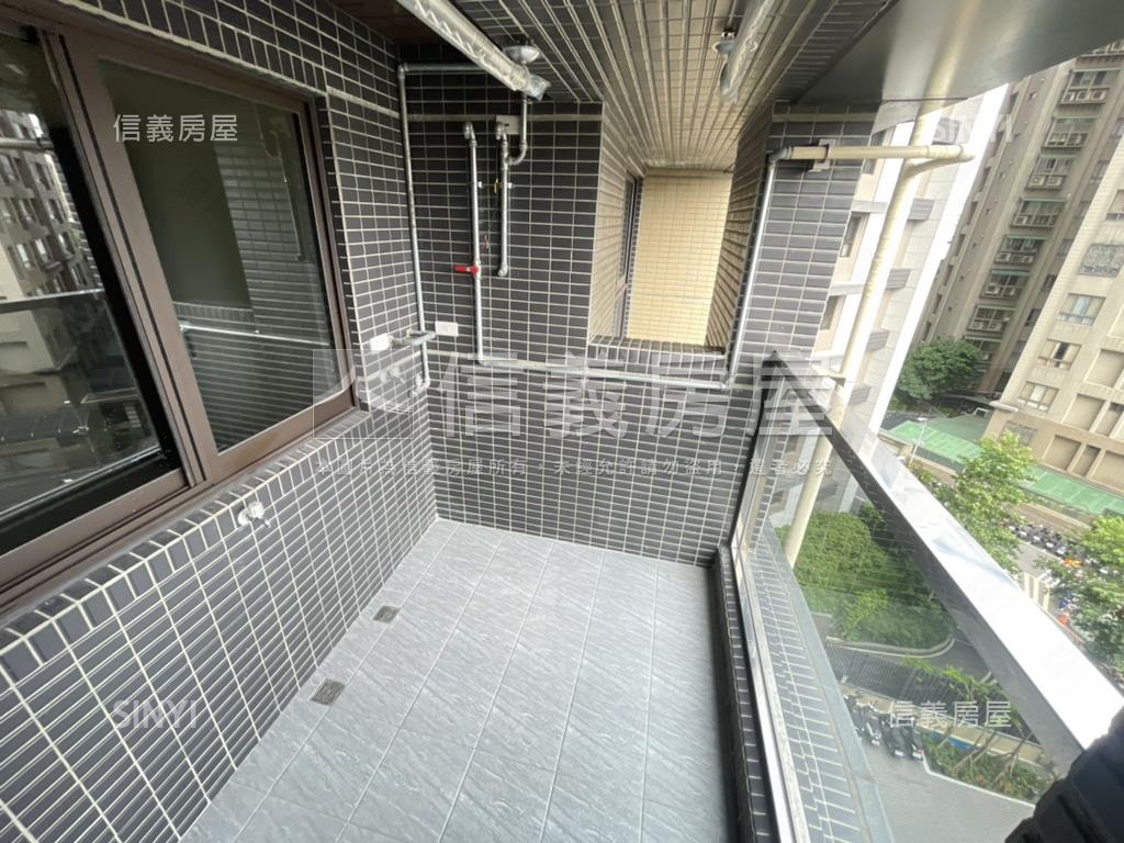 英倫公園全新完工兩房車位房屋室內格局與周邊環境
