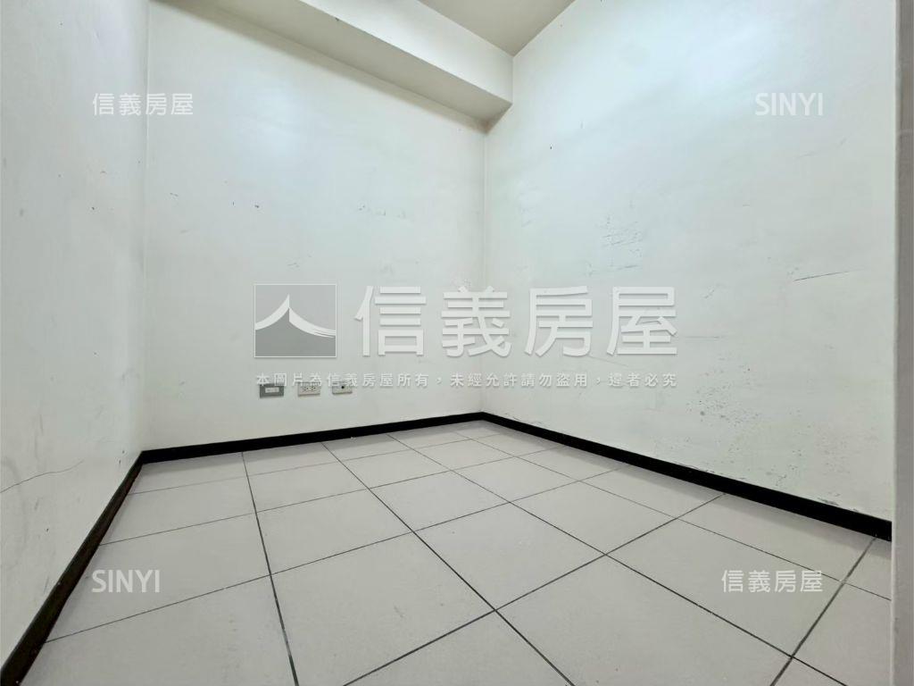 近綠園道自在琉璃四房平車房屋室內格局與周邊環境