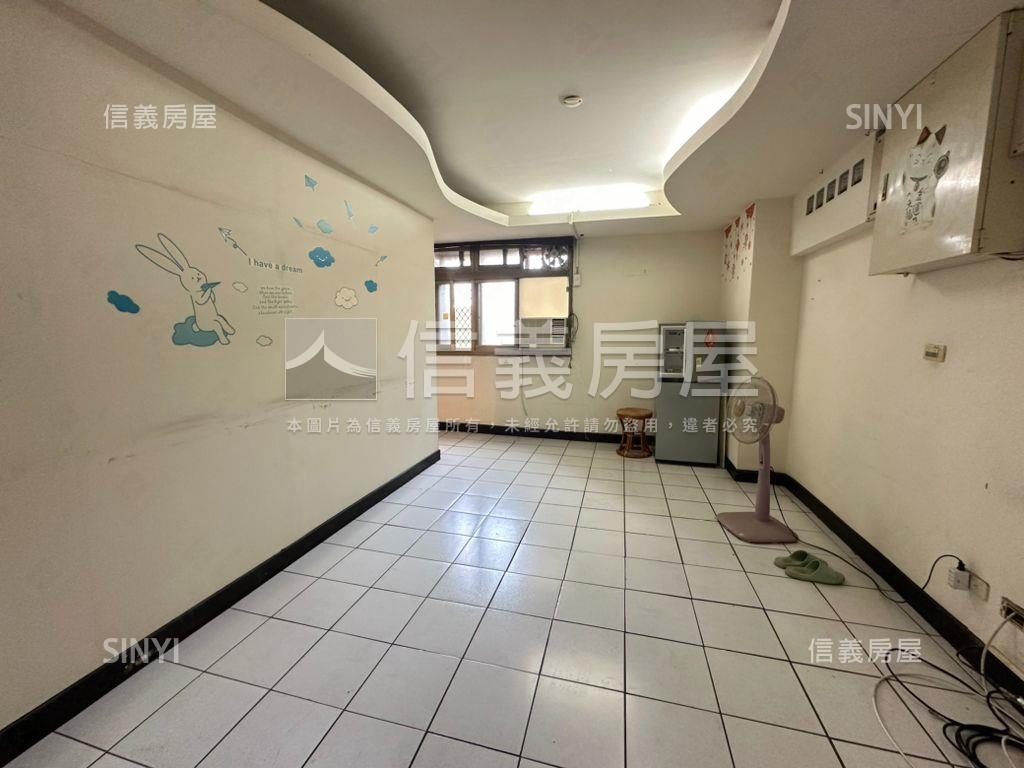 名人新世界五房美華廈房屋室內格局與周邊環境